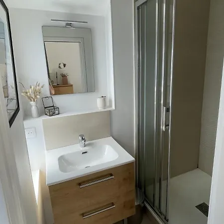 Apartment En Front De A Face Au Casino, 2p Equipe Avec Parking Privatif - Fr-1-712-14