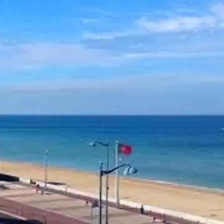 Apartment En Front De A Face Au Casino, 2p Equipe Avec Parking Privatif - Fr-1-712-14 *