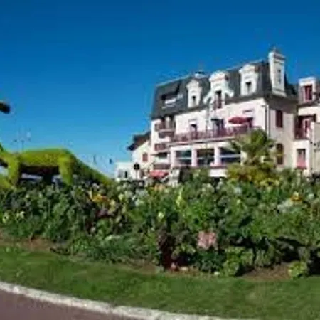 En Front De à Face Au Casino, 2p équipé Avec Parking Privatif - Fr-1-712-14 Appartement *