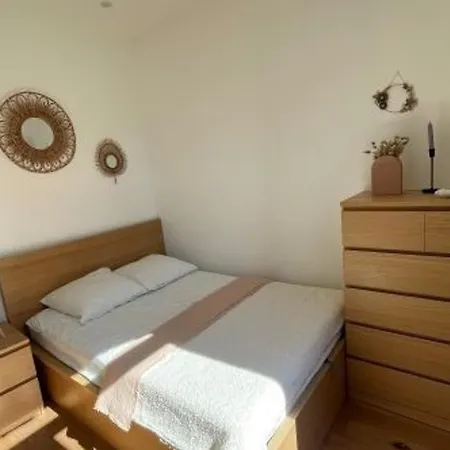 2 Pieces Front De Avec Parking - Fr-1-712-14