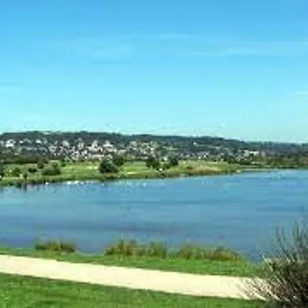 En Front De à Face Au Casino, 2p équipé Avec Parking Privatif - Fr-1-712-14 Villers-sur-Mer