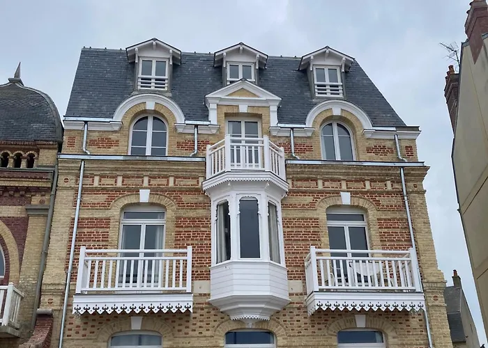 En Front De à Face Au Casino, 2p équipé Avec Parking Privatif - Fr-1-712-14 Appartement